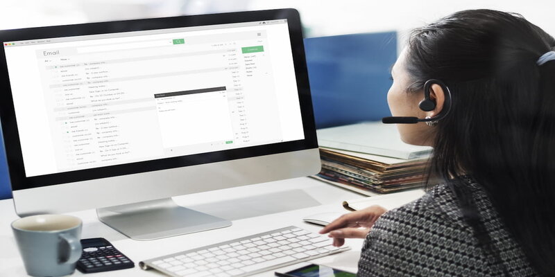 Liên hệ và trả lời khách thông qua hình thức email